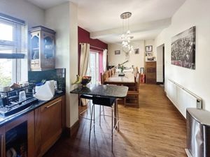 Kitchen Diner- click for photo gallery